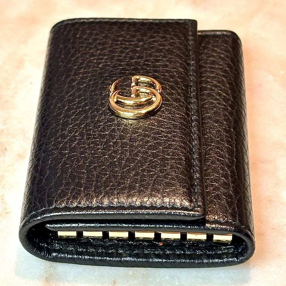GUCCI GG MARMONT BLACK LEATHER KEY CASE 6 GOLD TONED KEY HOOKS DOUBLE G LIKE NEW